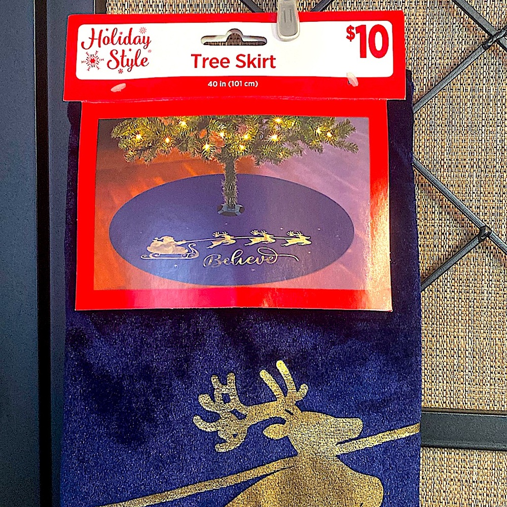 NEW HOLIDAY STYLE TREE SKIRT (40 INCH)